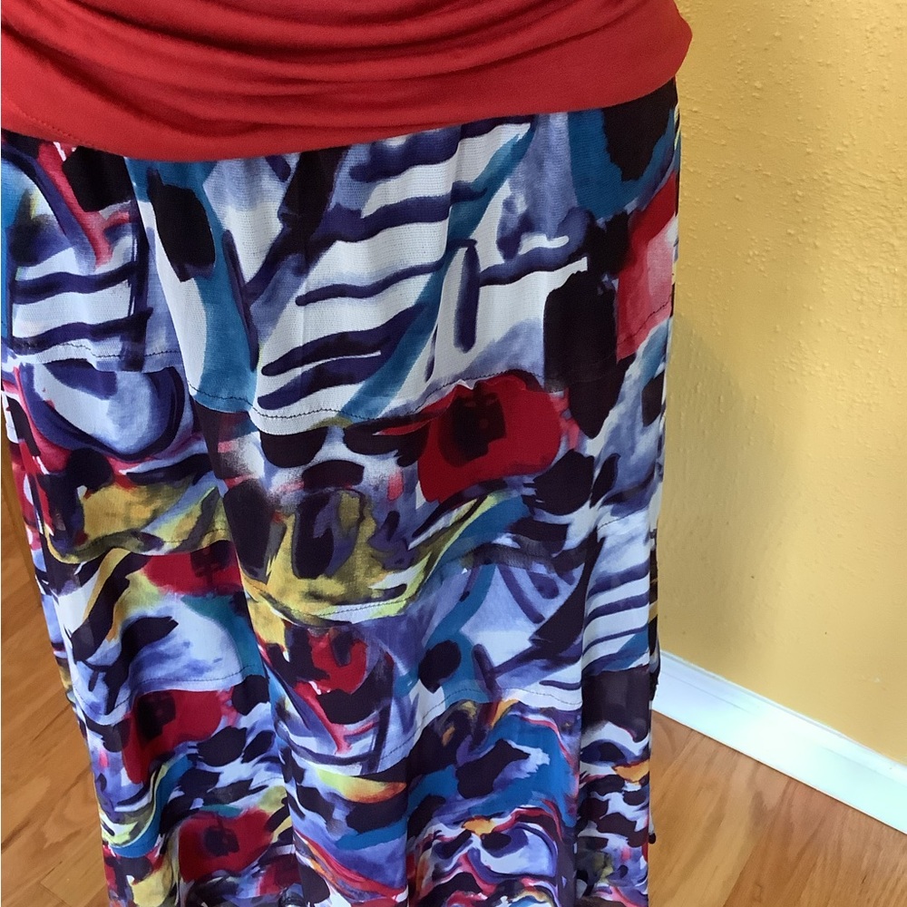 NWOT ELASTIC WAIST MID LENGTH GRAFFITI SKIRT